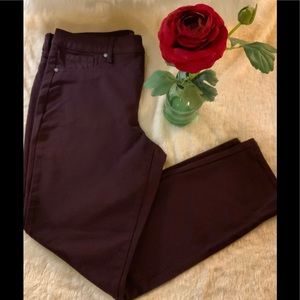 Gloria Vanderbilt - Wine colored straight leg pants. Sz 10